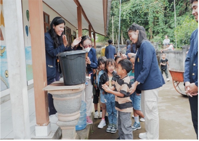 EDUKASI PERILAKU HIDUP BERSIH DAN SEHAT (PHBS) HARI ANAK